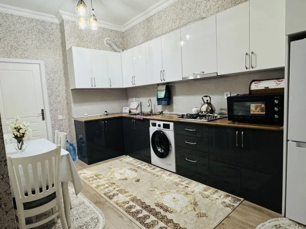 Kirayə verilir 2 otaqlı mənzil 74 m²