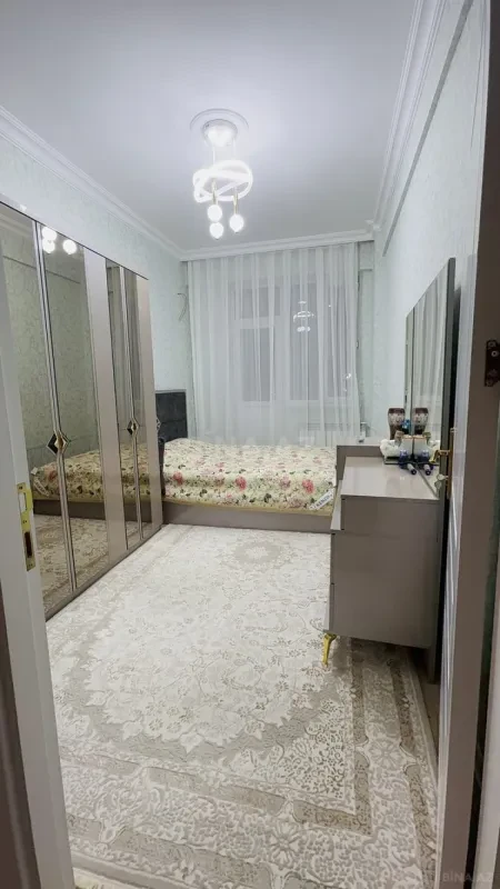 Kirayə verilir 2 otaqlı mənzil 74 m²