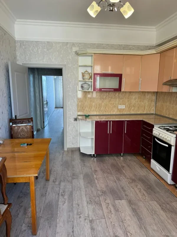 Kirayə verilir 3 otaqlı mənzil 124 m²