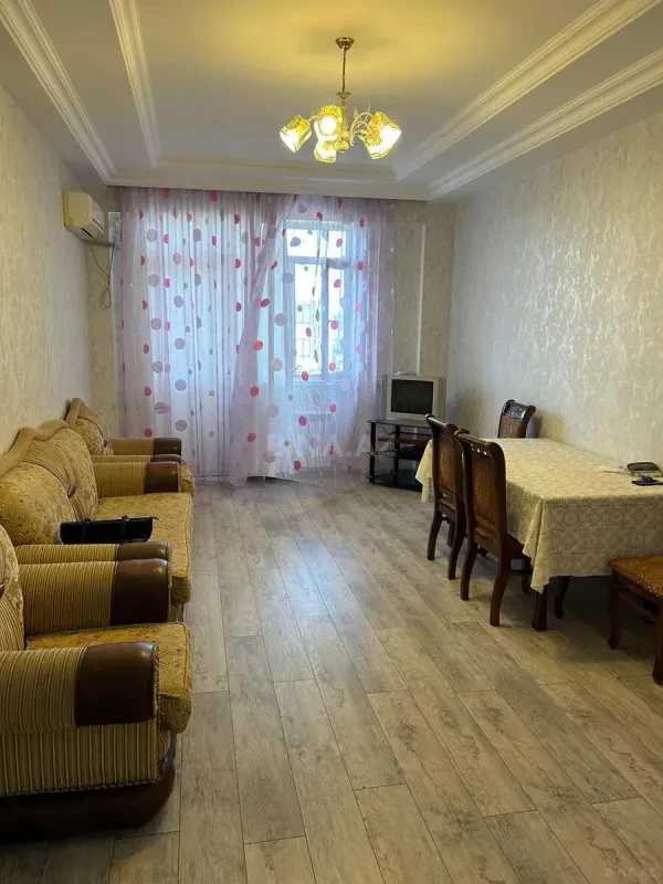 Kirayə verilir 3 otaqlı mənzil 124 m²