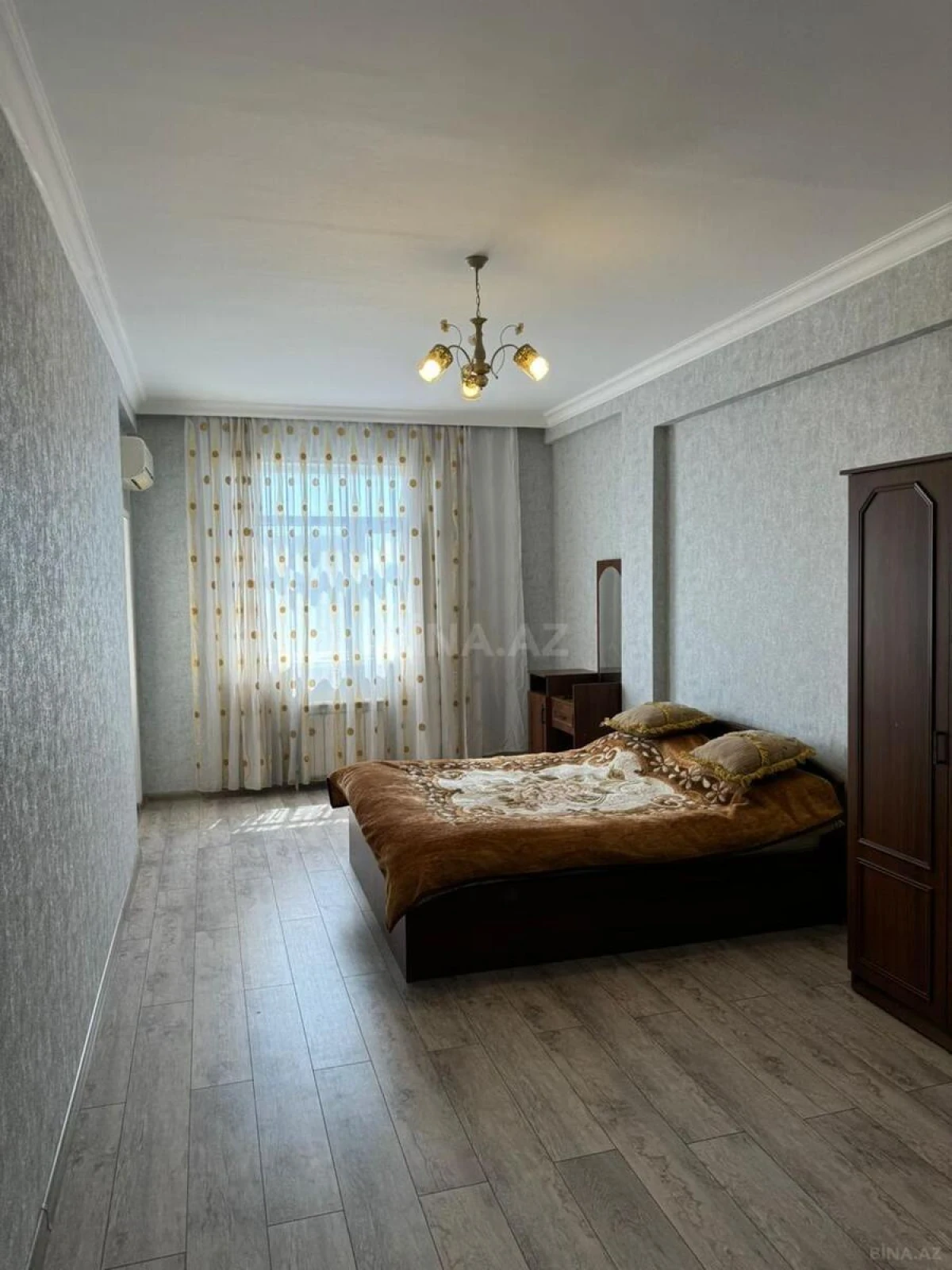 Kirayə verilir 3 otaqlı mənzil 124 m²