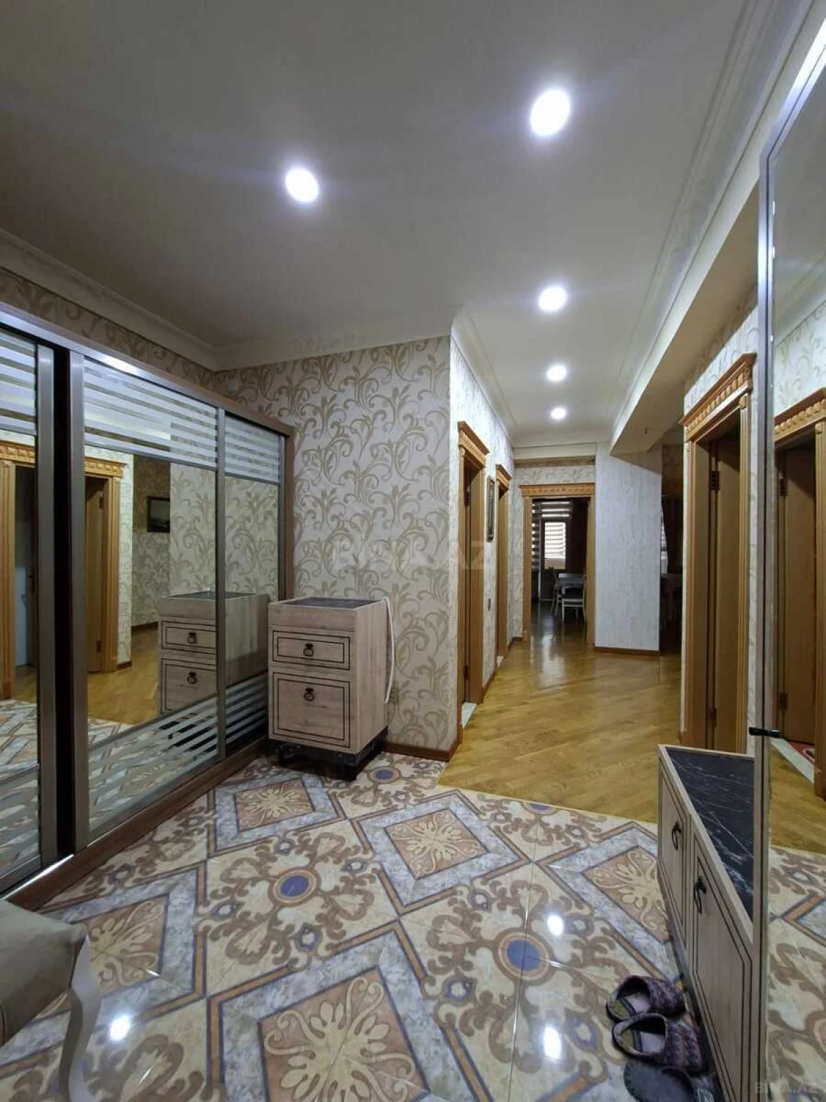 Kirayə verilir 3 otaqlı mənzil 135 m²