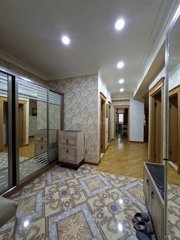 Kirayə verilir 3 otaqlı mənzil 135 m²