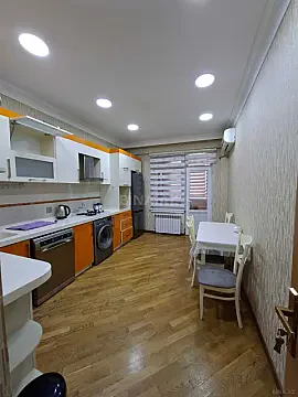 Kirayə verilir 3 otaqlı mənzil 135 m²