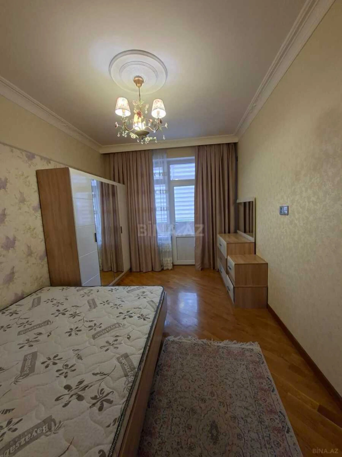 Kirayə verilir 3 otaqlı mənzil 135 m²