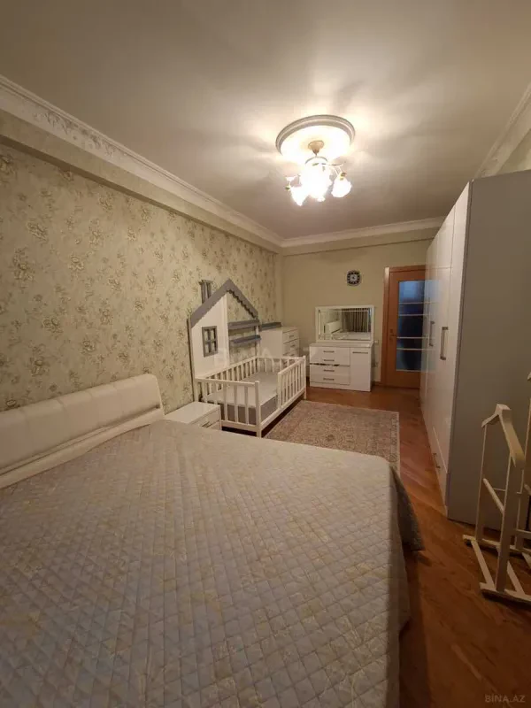 Kirayə verilir 3 otaqlı mənzil 135 m²