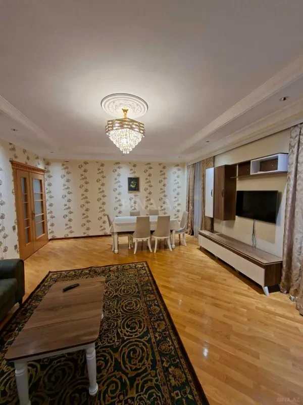 Kirayə verilir 3 otaqlı mənzil 135 m²