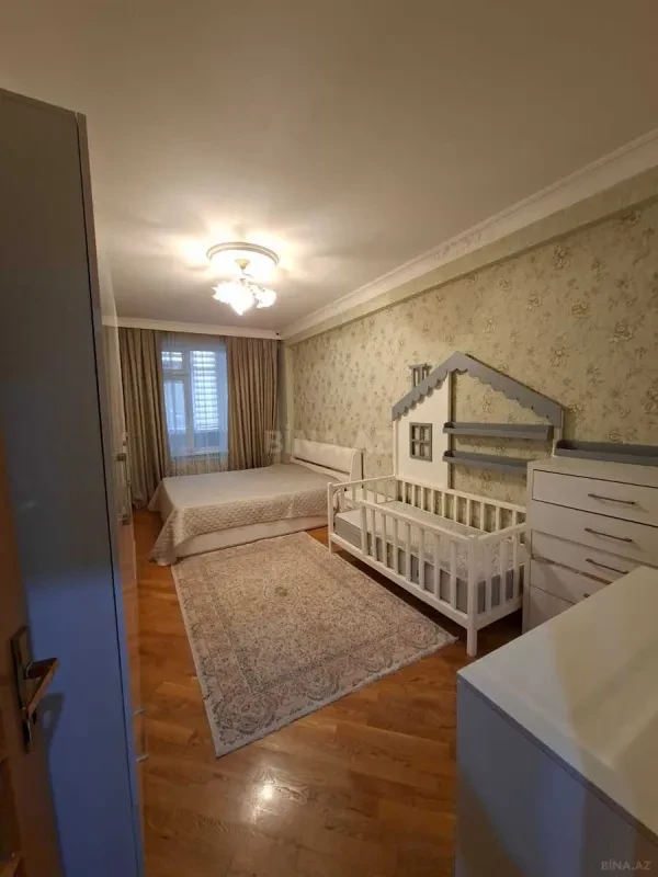 Kirayə verilir 3 otaqlı mənzil 135 m²