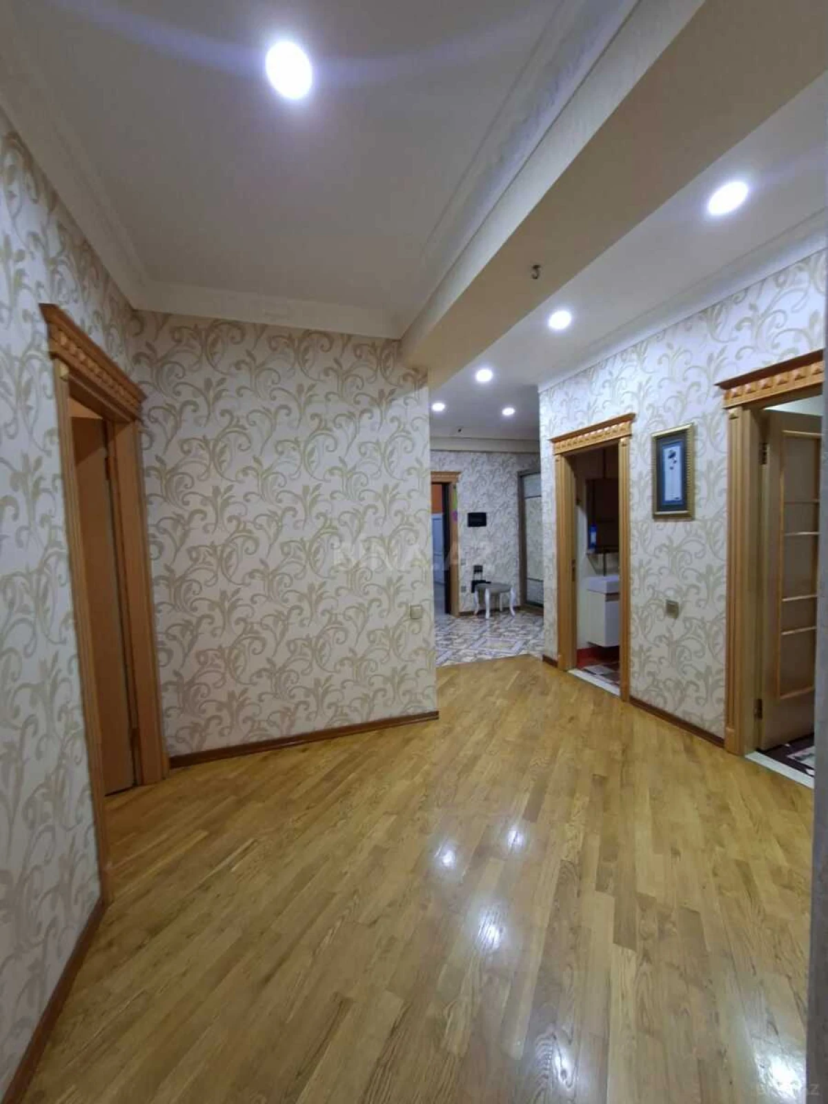 Kirayə verilir 3 otaqlı mənzil 135 m²
