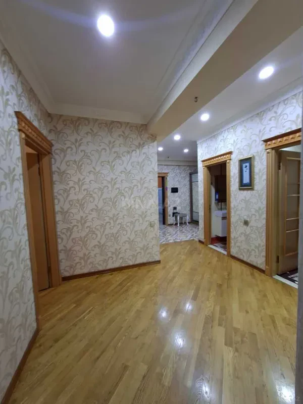 Kirayə verilir 3 otaqlı mənzil 135 m²