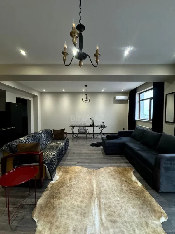 Kirayə verilir 2 otaqlı mənzil 100 m²
