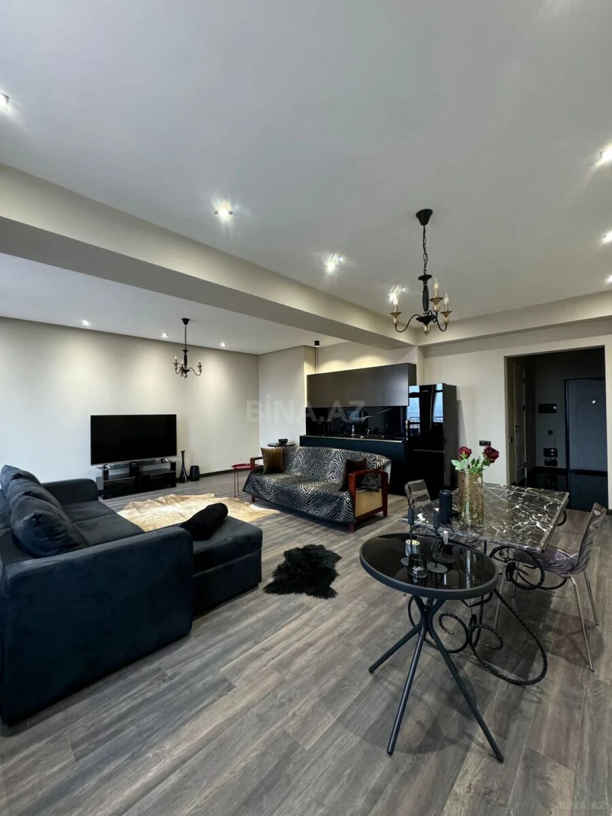 Kirayə verilir 2 otaqlı mənzil 100 m²