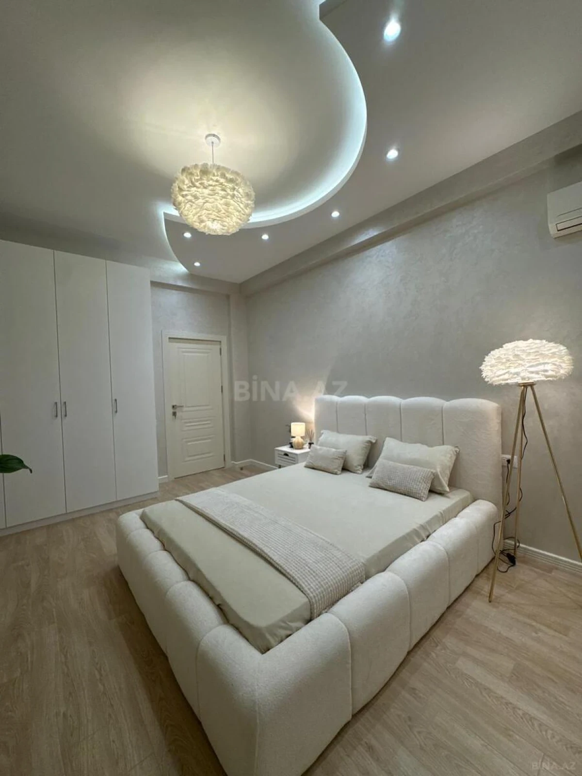 Satılır 2 otaqlı mənzil 100 m²