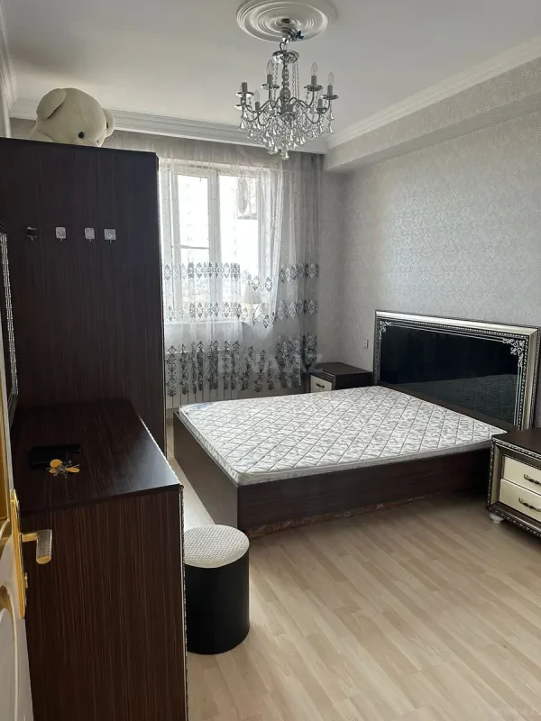Kirayə verilir 2 otaqlı mənzil 96 m²