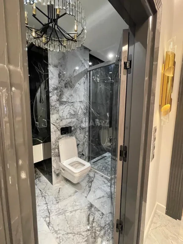 Satılır 5 otaqlı mənzil 220 m²