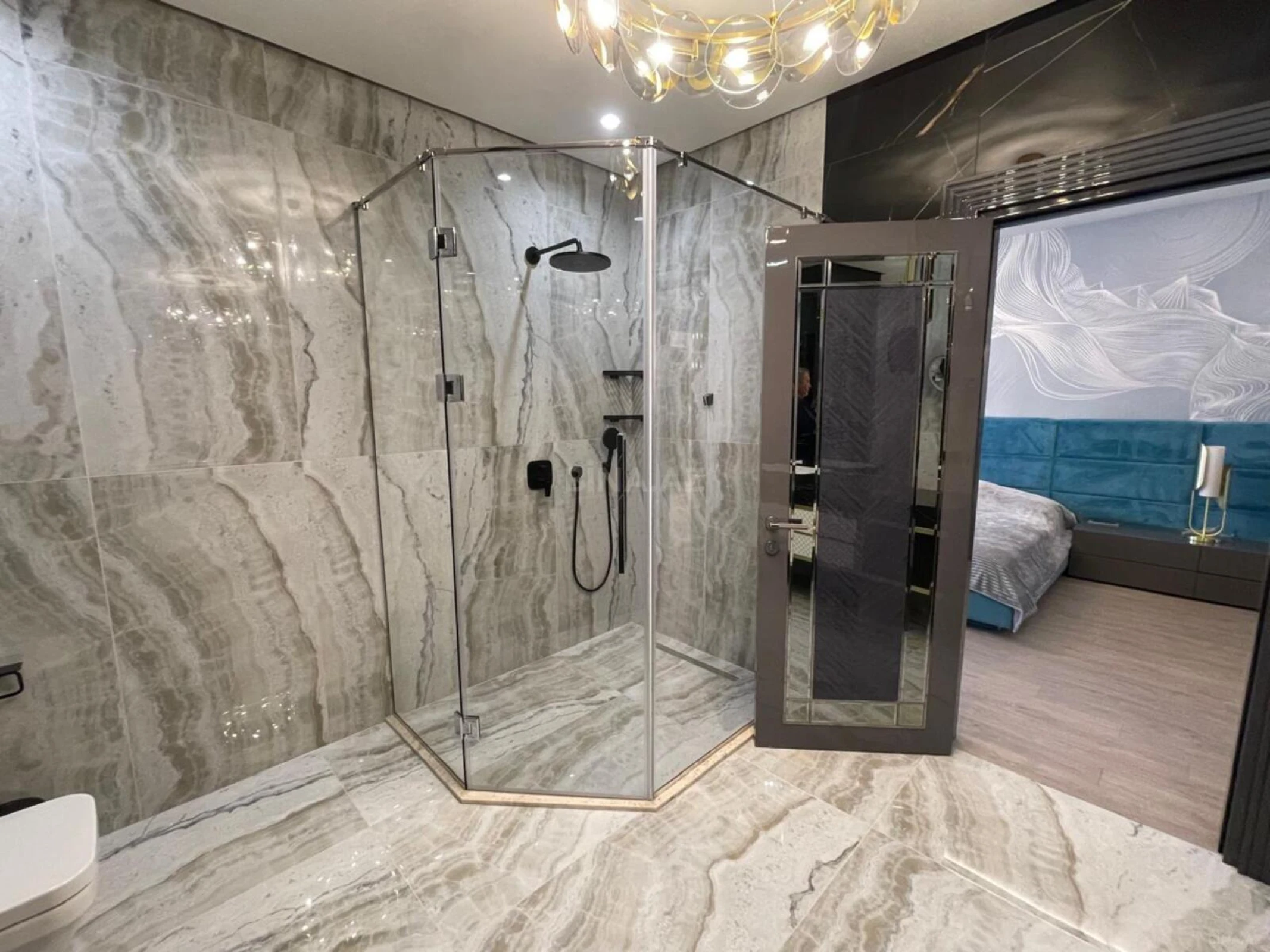 Satılır 5 otaqlı mənzil 220 m²