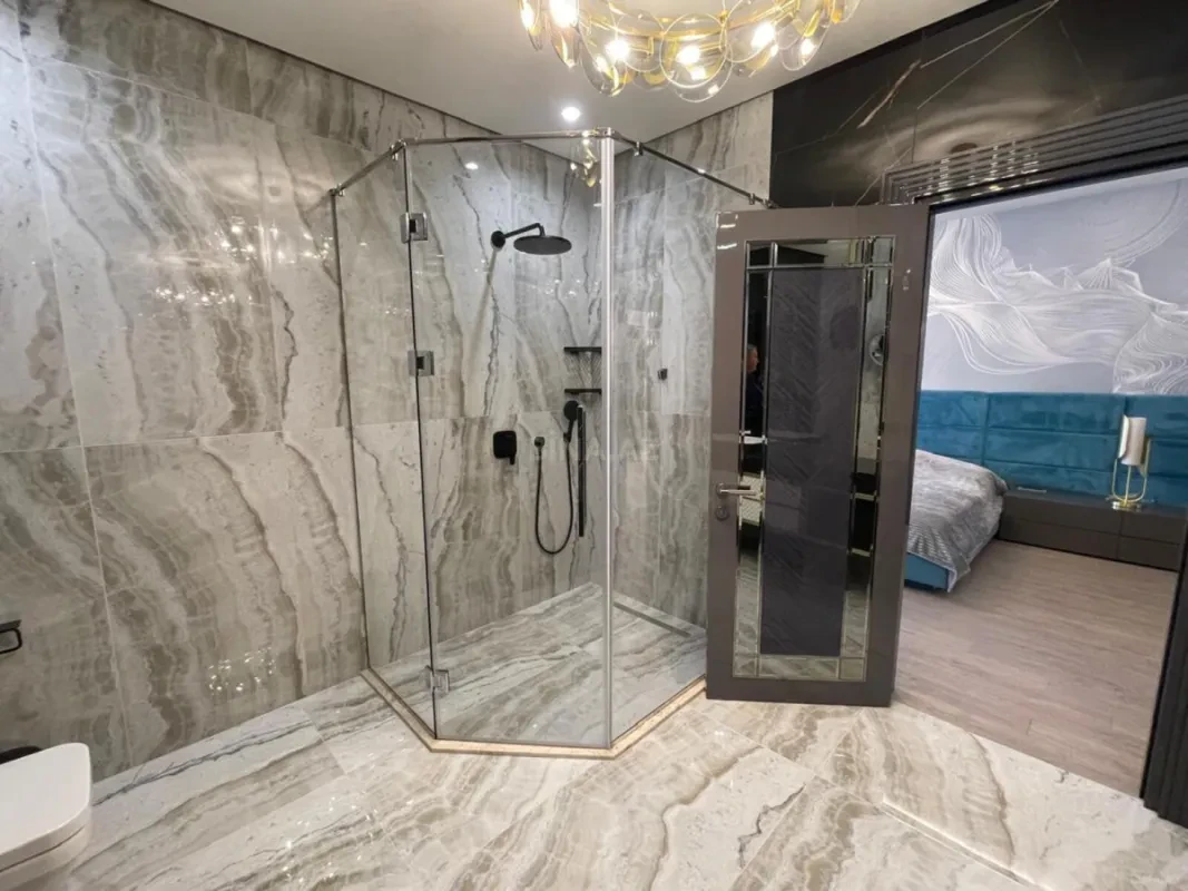 Satılır 5 otaqlı mənzil 220 m²