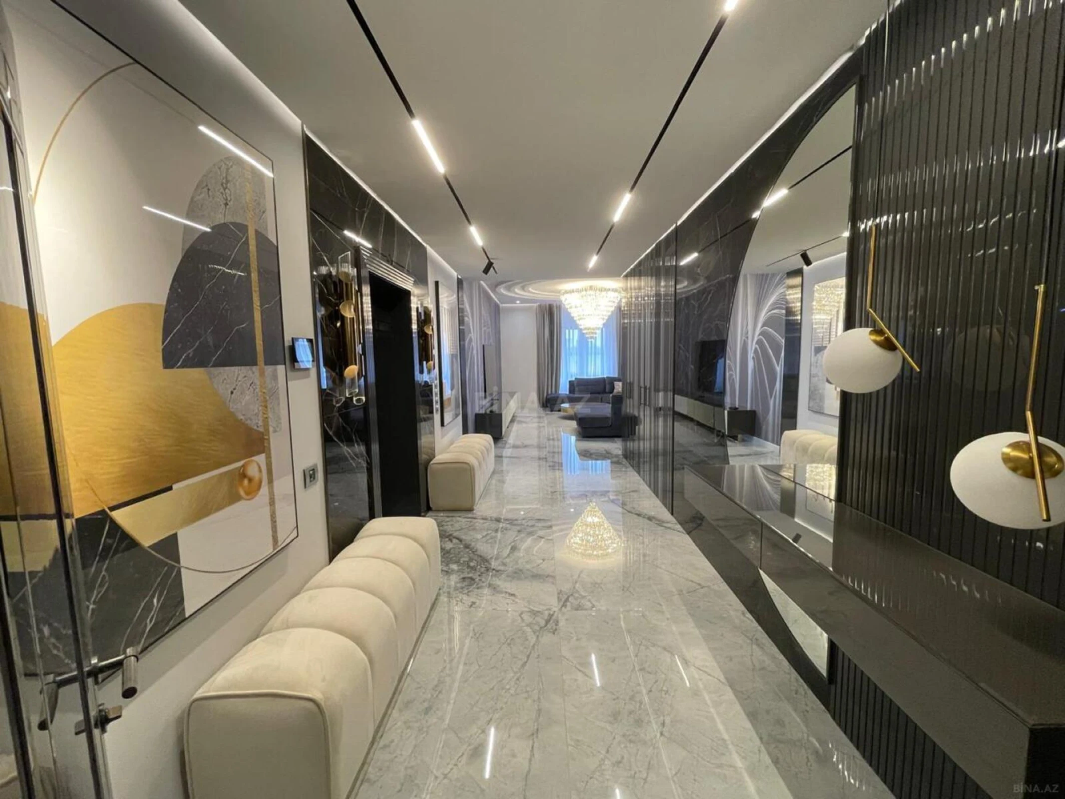 Satılır 5 otaqlı mənzil 220 m²