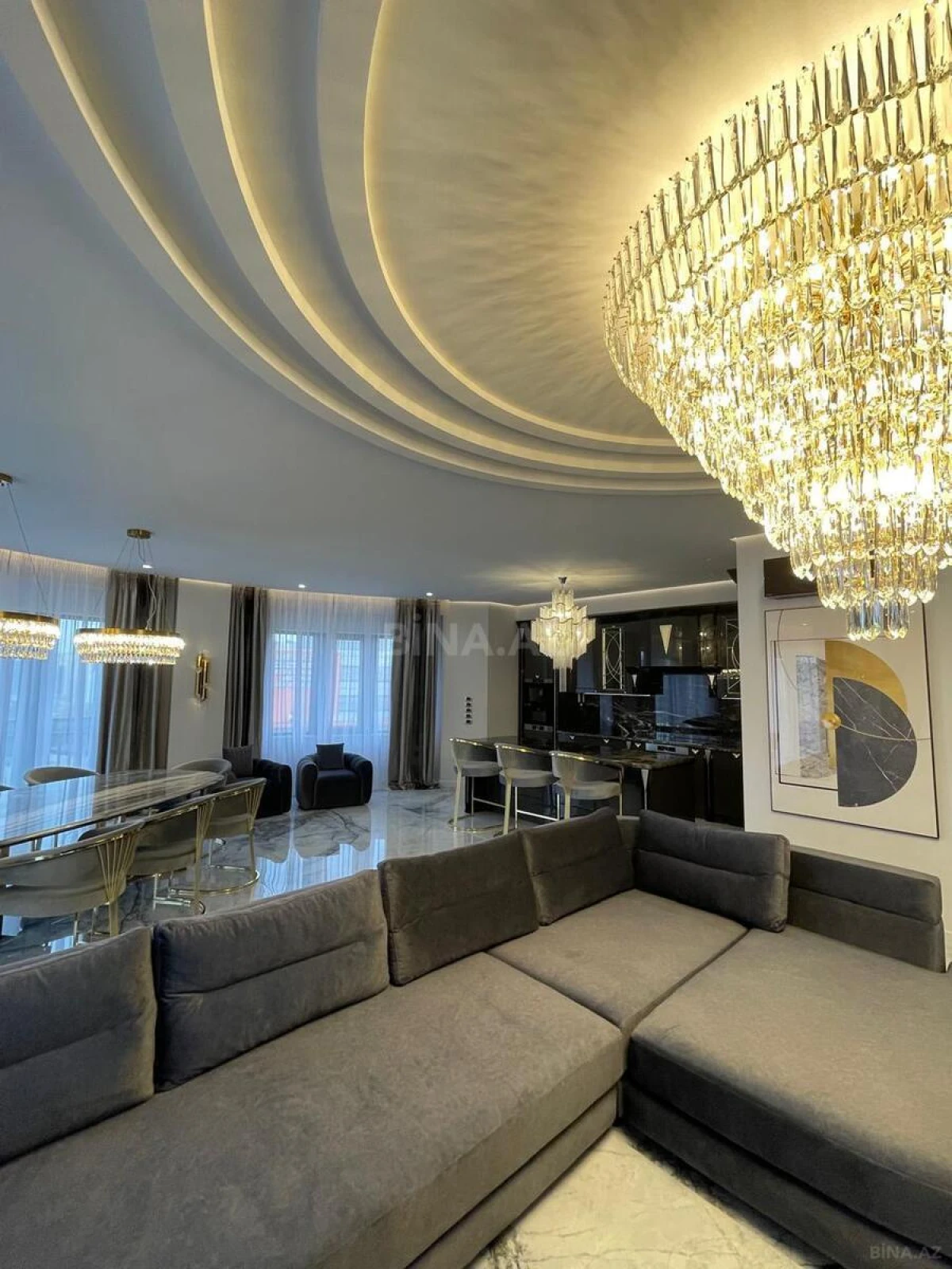 Satılır 5 otaqlı mənzil 220 m²