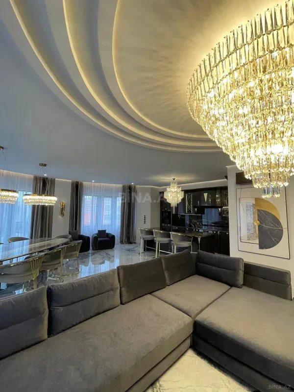 Satılır 5 otaqlı mənzil 220 m²