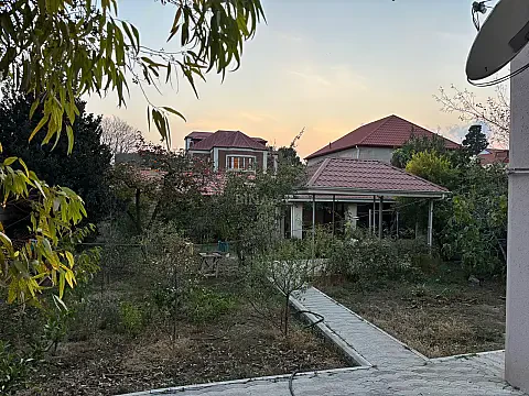 Satılır 7 otaqlı həyət evi 310 m²