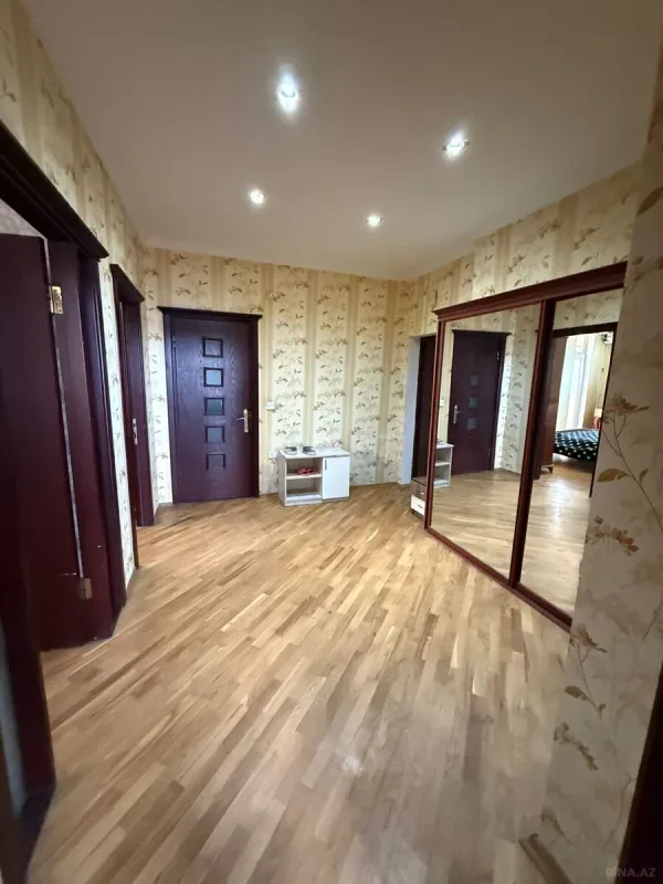 Kirayə verilir 3 otaqlı mənzil 100 m²