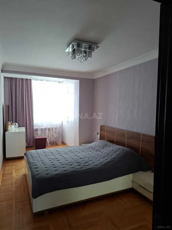 Satılır 4 otaqlı mənzil 120 m²