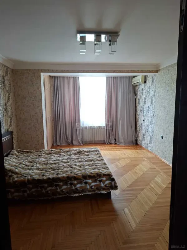 Satılır 4 otaqlı mənzil 120 m²
