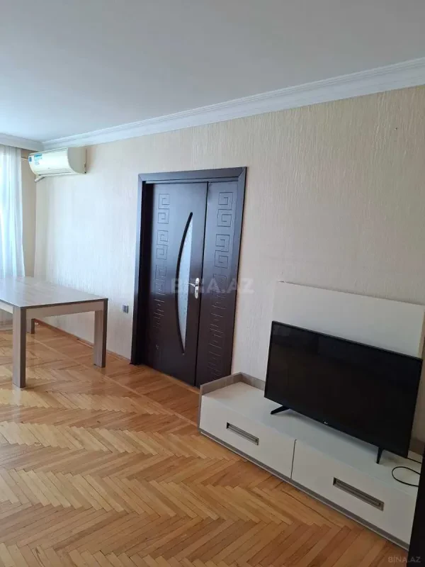 Satılır 4 otaqlı mənzil 120 m²