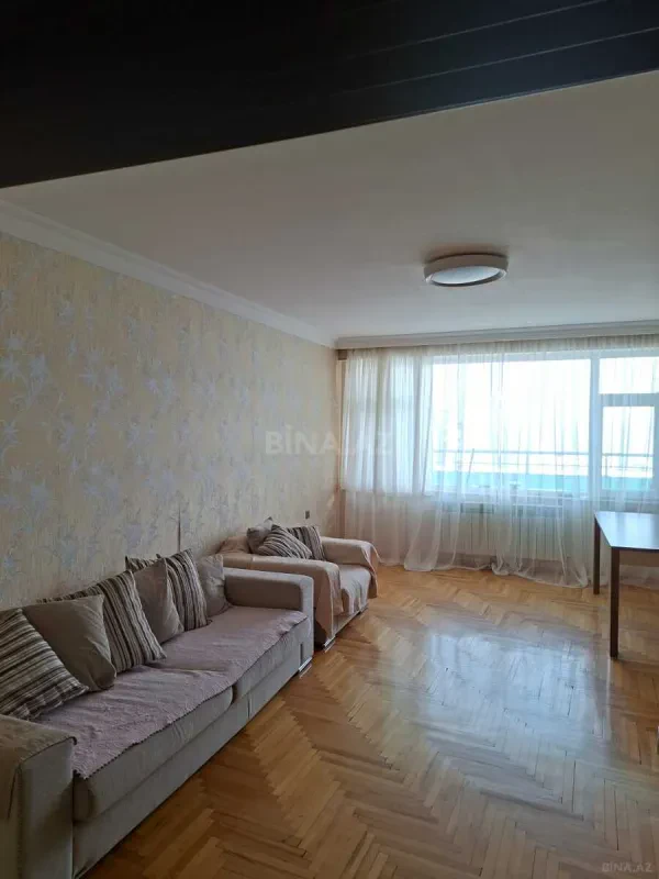Satılır 4 otaqlı mənzil 120 m²