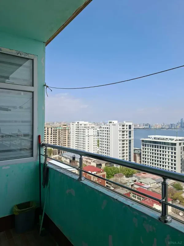 Satılır 4 otaqlı mənzil 120 m²