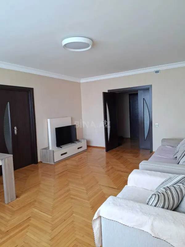 Satılır 4 otaqlı mənzil 120 m²