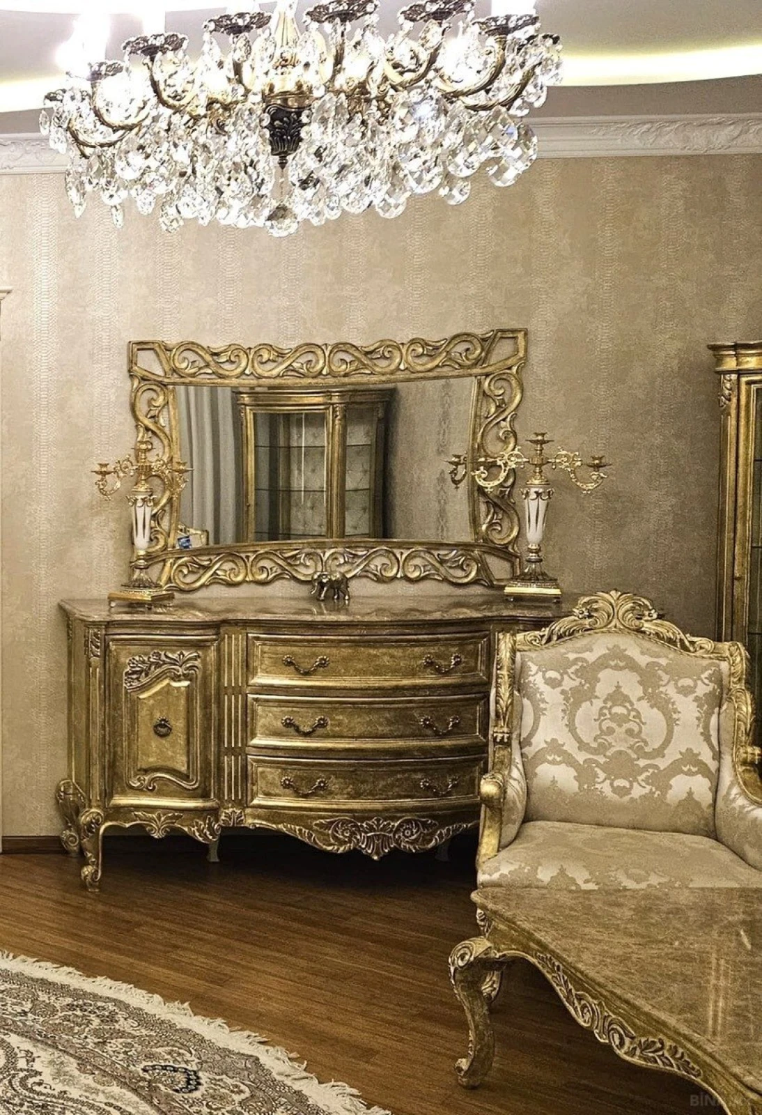 Kirayə verilir 3 otaqlı mənzil 135 m²