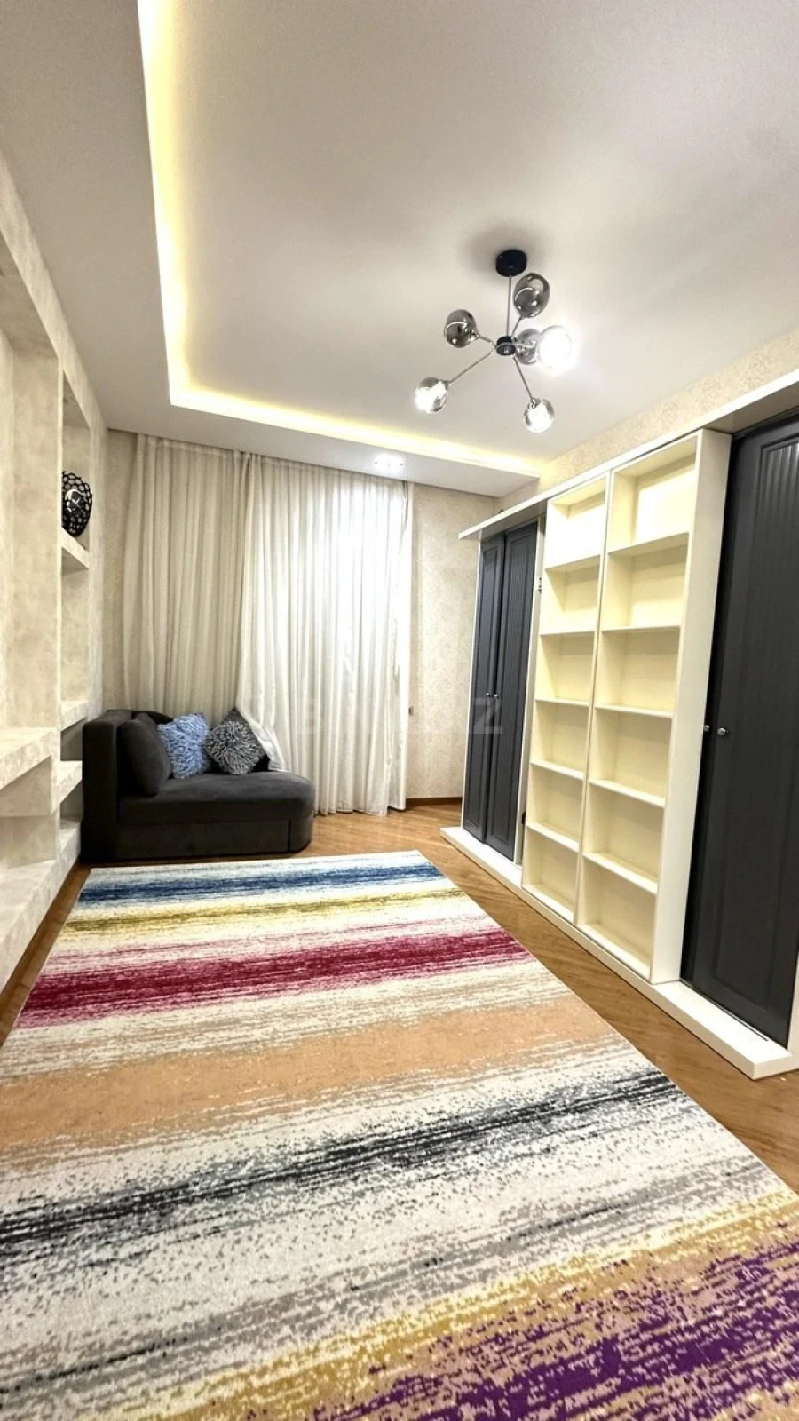 Kirayə verilir 3 otaqlı mənzil 135 m²