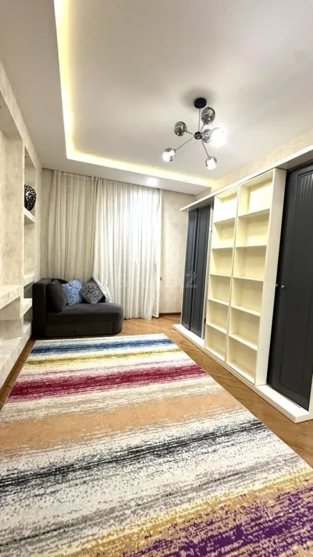 Kirayə verilir 3 otaqlı mənzil 135 m²
