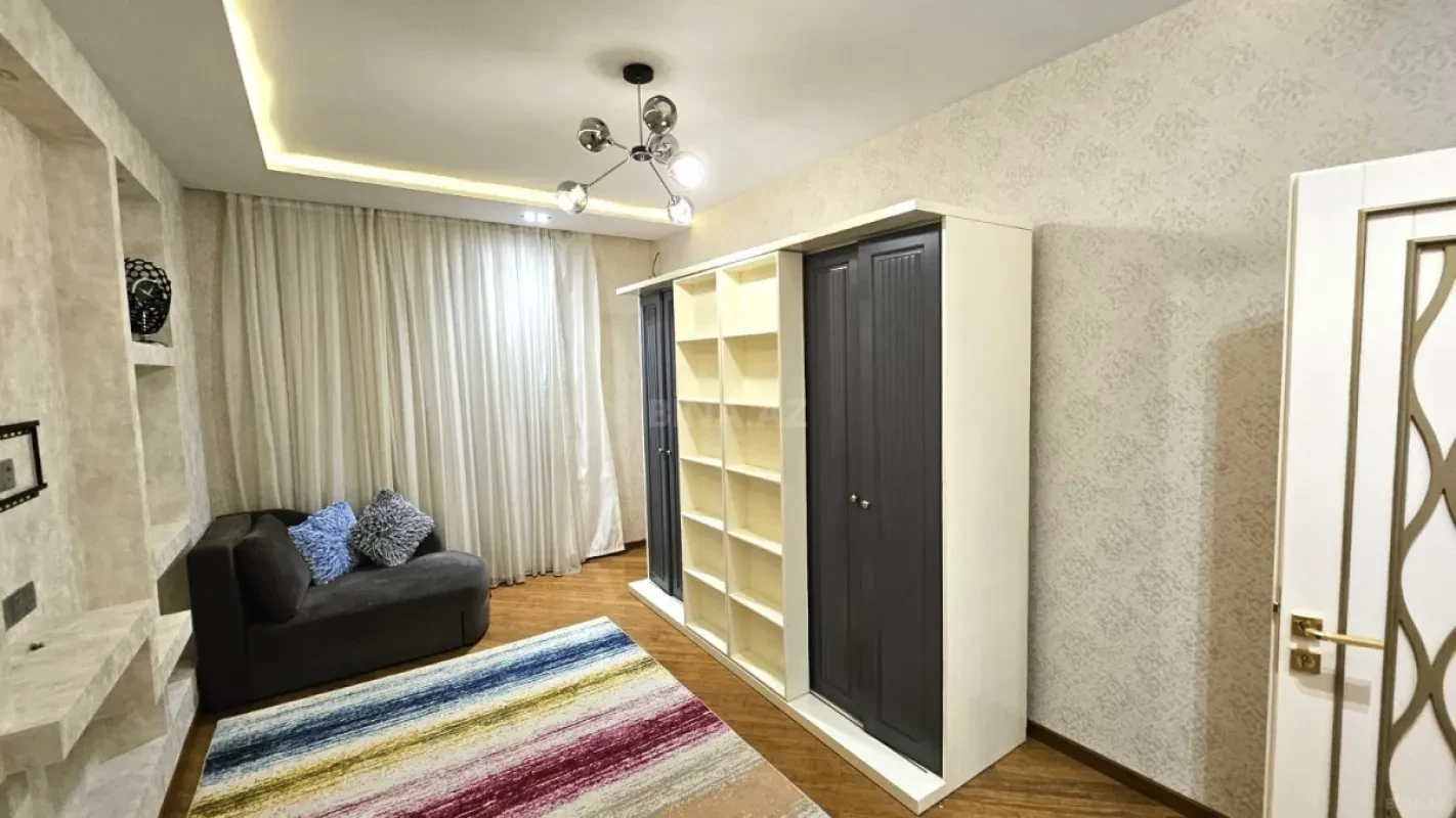 Kirayə verilir 3 otaqlı mənzil 135 m²