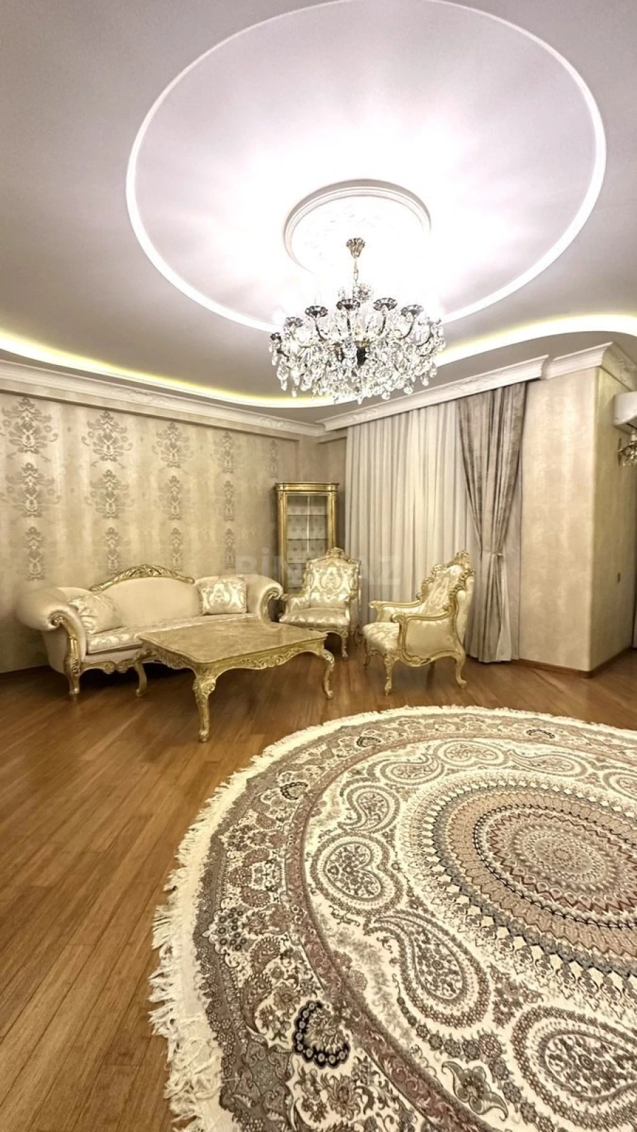 Kirayə verilir 3 otaqlı mənzil 135 m²
