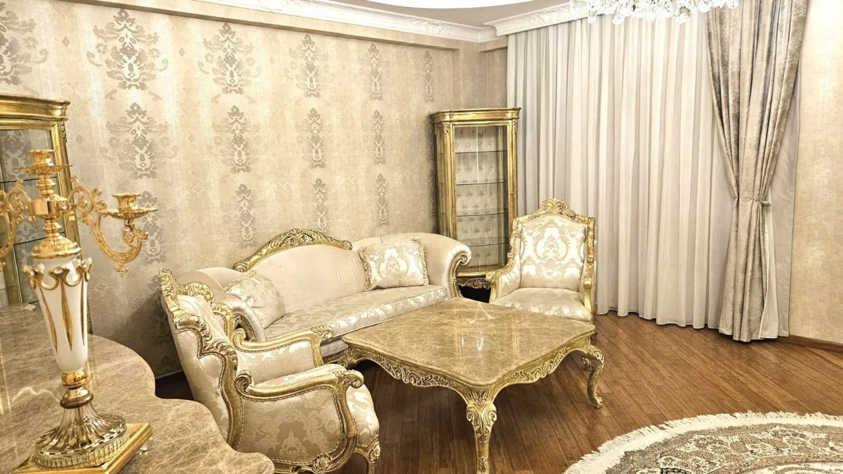 Kirayə verilir 3 otaqlı mənzil 135 m²