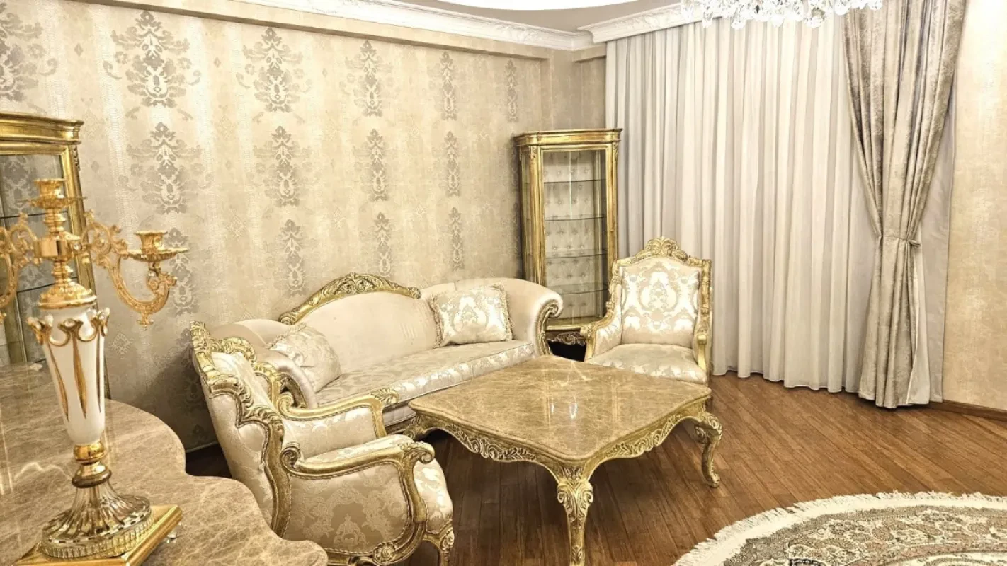 Kirayə verilir 3 otaqlı mənzil 135 m²