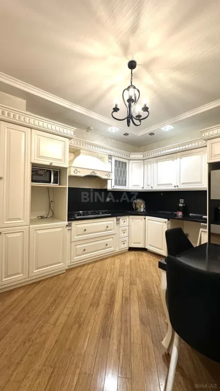 Kirayə verilir 3 otaqlı mənzil 135 m²