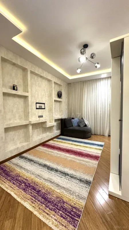 Kirayə verilir 3 otaqlı mənzil 135 m²
