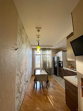 Kirayə verilir 3 otaqlı mənzil 135 m²