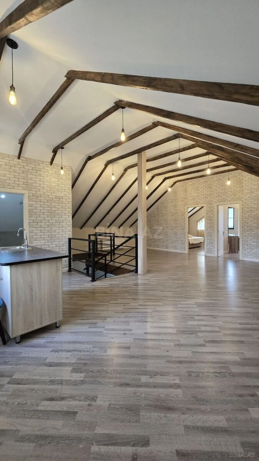 Satılır 6 otaqlı həyət evi 200 m²