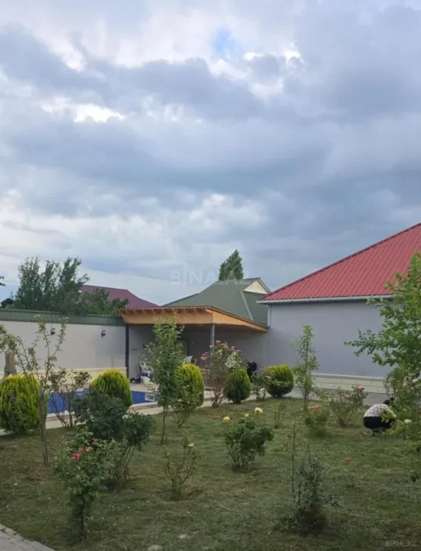 Satılır 6 otaqlı həyət evi 200 m²