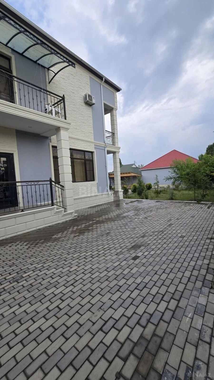 Satılır 6 otaqlı həyət evi 200 m²