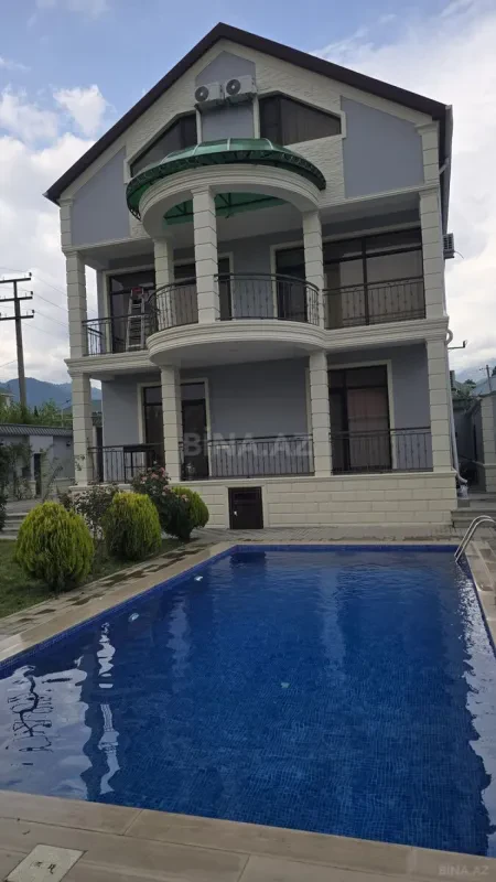 Satılır 6 otaqlı həyət evi 200 m²