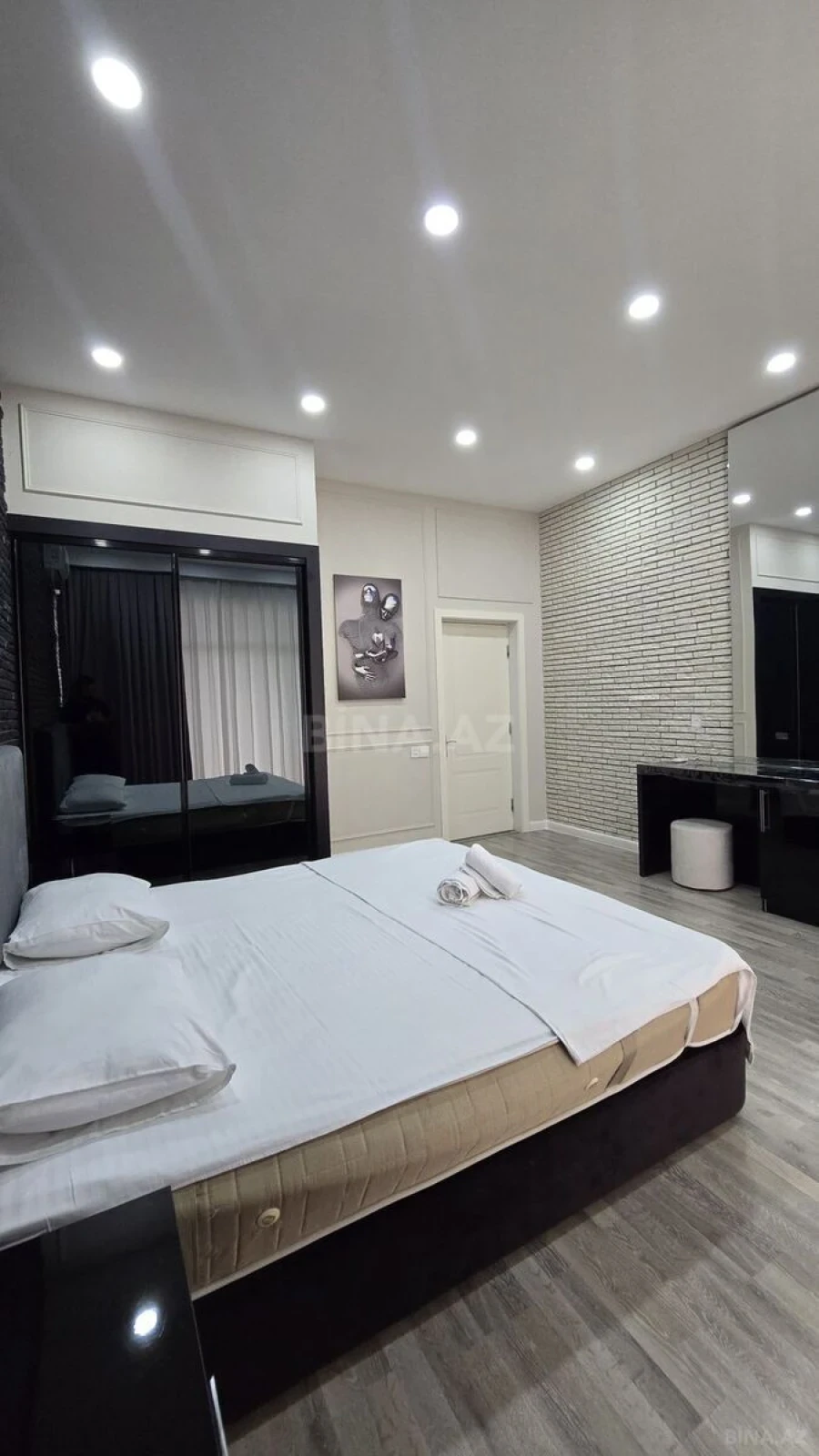 Satılır 6 otaqlı həyət evi 200 m²