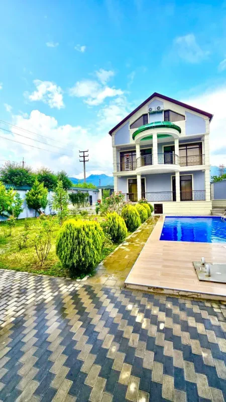 Satılır 6 otaqlı həyət evi 200 m²