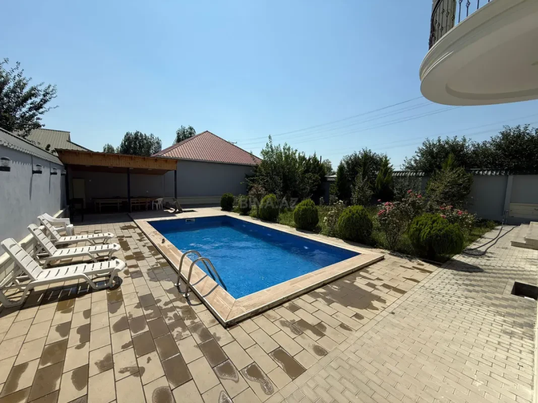 Satılır 6 otaqlı həyət evi 200 m²