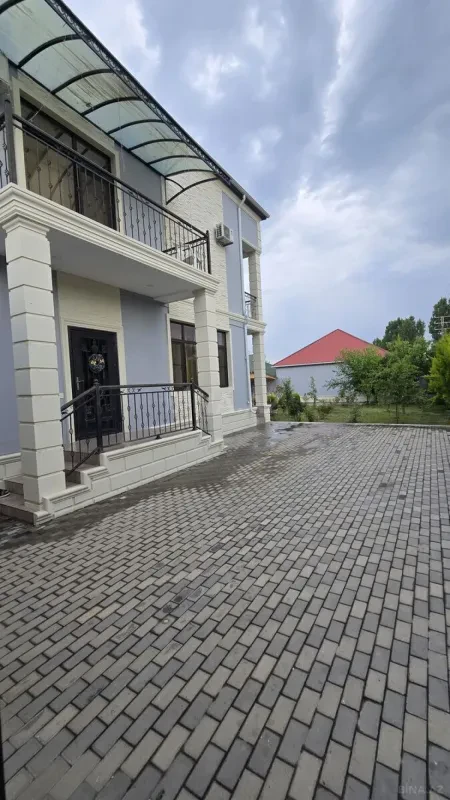 Satılır 6 otaqlı həyət evi 200 m²